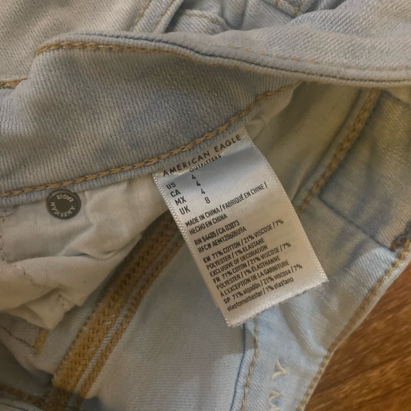 Light Wash High Waisted American Eagle Shorts - Picture 2 of 3